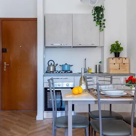 Guesthost - Cisanello Lovely In アパート