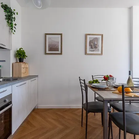 Guesthost - Cisanello Lovely In